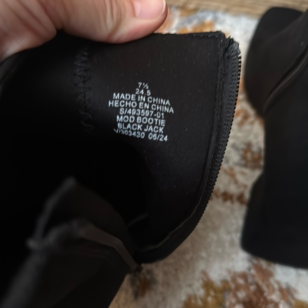 Old Navy Faux Suede Black Ankle Boots - Picture 5 of 6